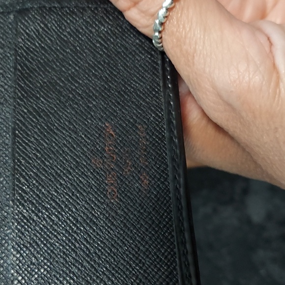 Authentic Louis Vuitton Epi Mens Wallet - Picture 11 of 13